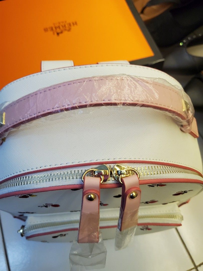 How r u backpack, Women's Fashion, Bags & Wallets, Backpacks on Carousell