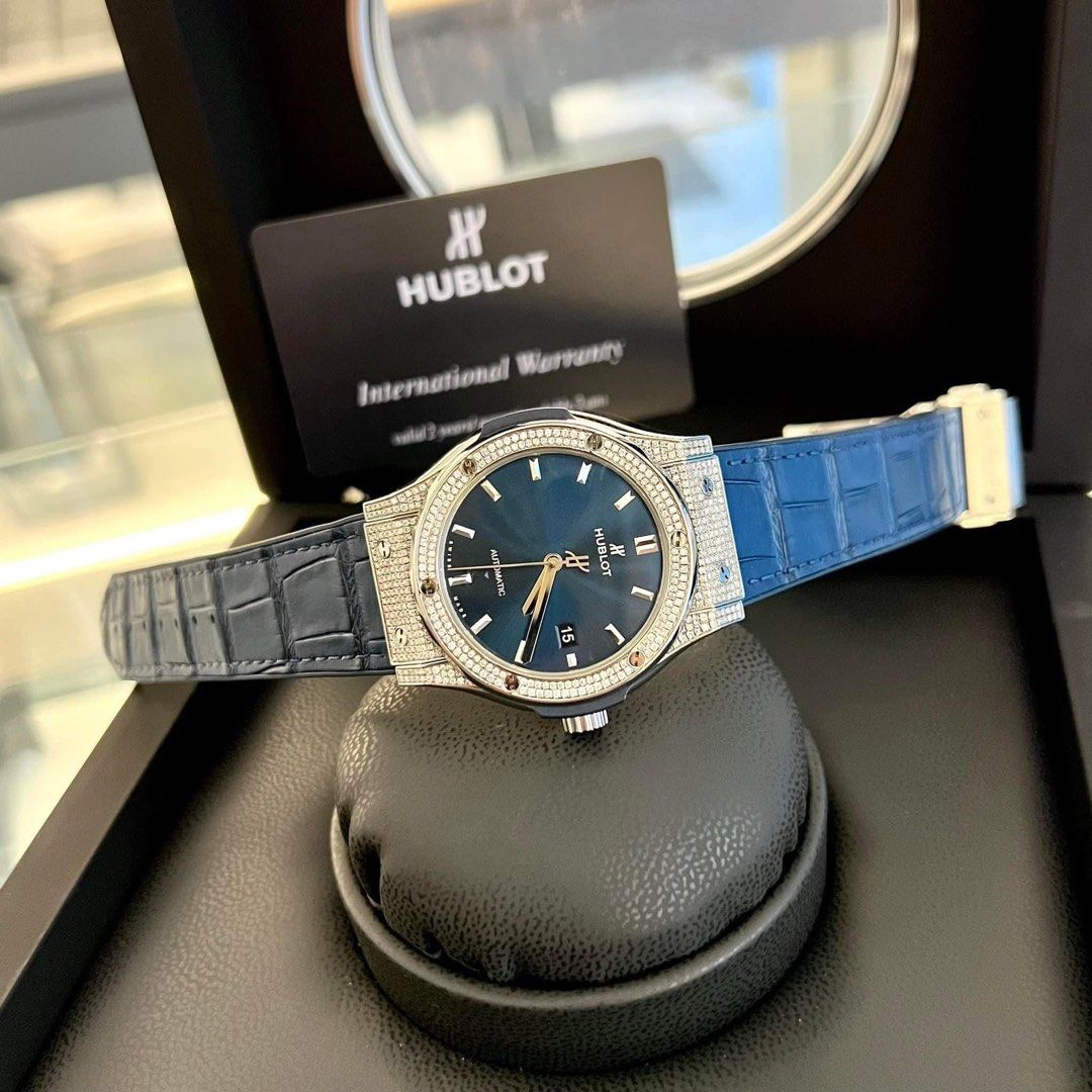 Hublot navy store