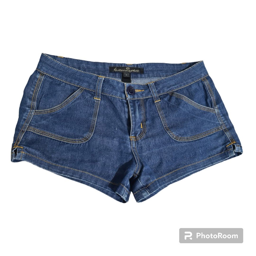 Kamiseta Dark Blue Shorts (Category: Shorts) located in Cainta. Submitted by declutter_mkondostyle (Listing ID 1267859395, Image 1). Description: Color: Dark Blue Waist: 28in (actual), Small(tag) length: 8.5in Low rise No issues ♡ All measurements are approximate. Will indicate if tag size or actual (medida size) ♡ Sorry for the shadow at the bottom left. ♡ Kindly consider that this is pre-loved, so please manage your expectations. Color may vary