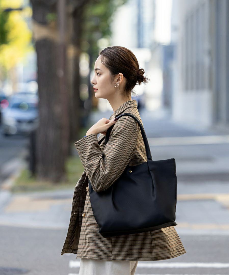 Legato Largo Burden Free Series Medium Black Tote Bag