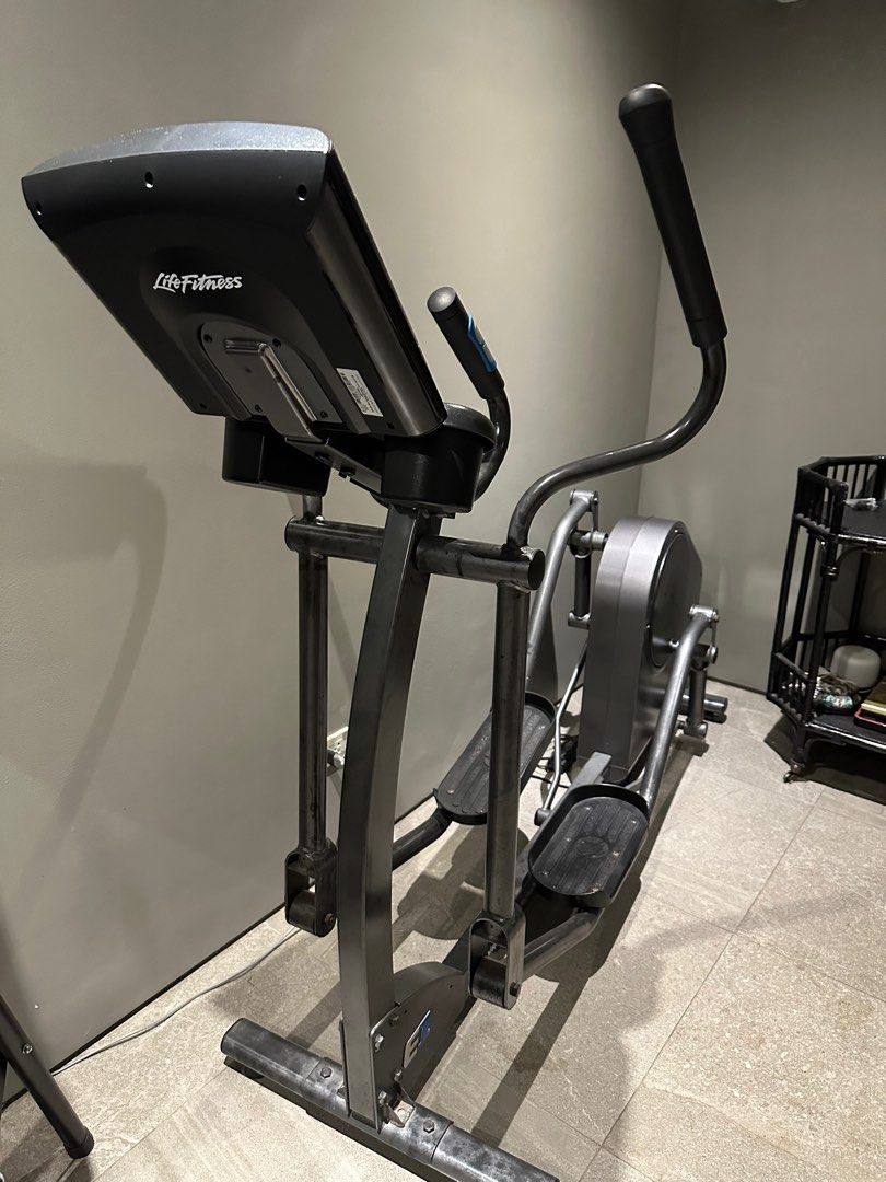Life fitness elliptical e1 best sale