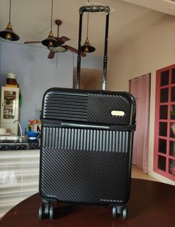 Luggage with Gadget Compartment and USB Slot handcarry