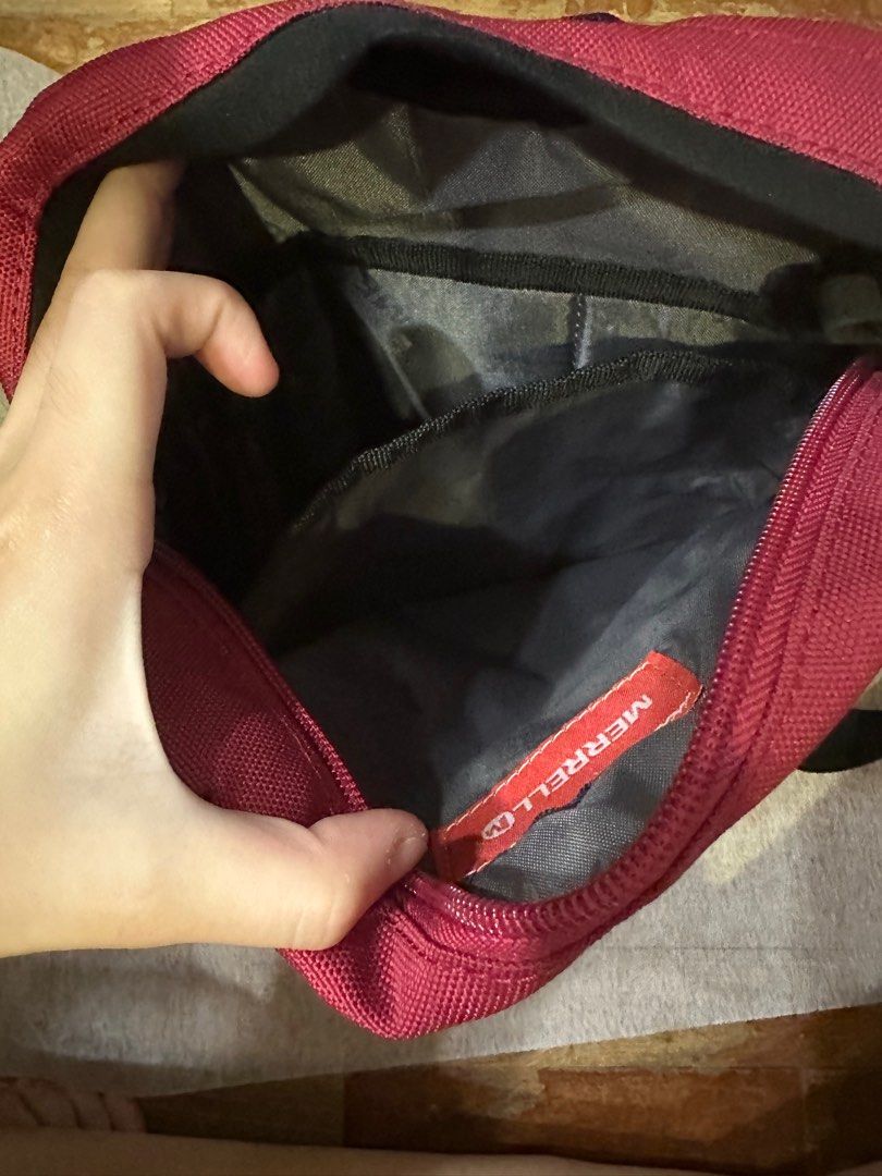 Merrell sling best sale bag