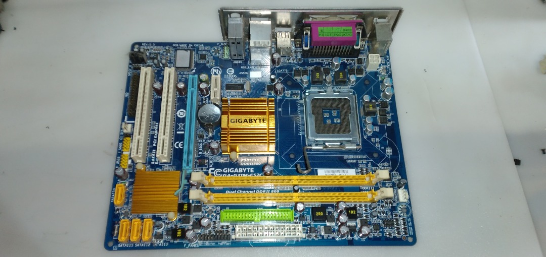 Motherboard GIGABYTE G31, Elektronik, Bagian Komputer & Aksesoris di