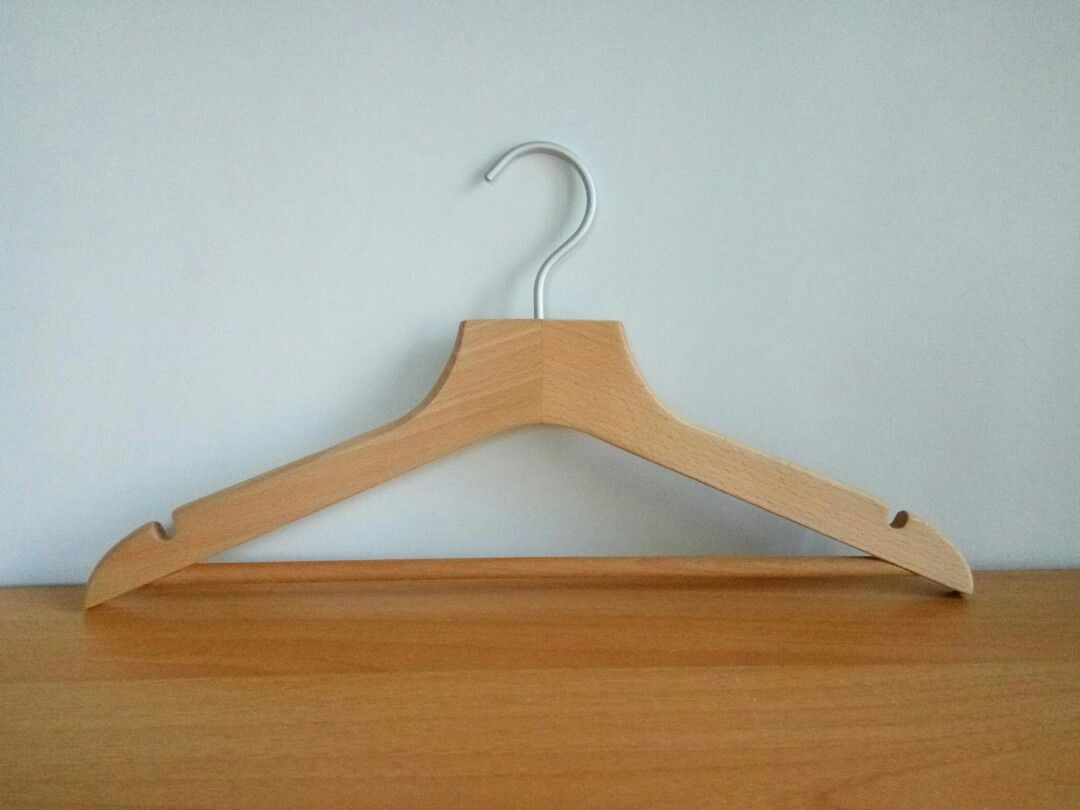 Muji clothes hanger, 傢俬＆家居, 其他, 掛鉤和衣架 Carousell