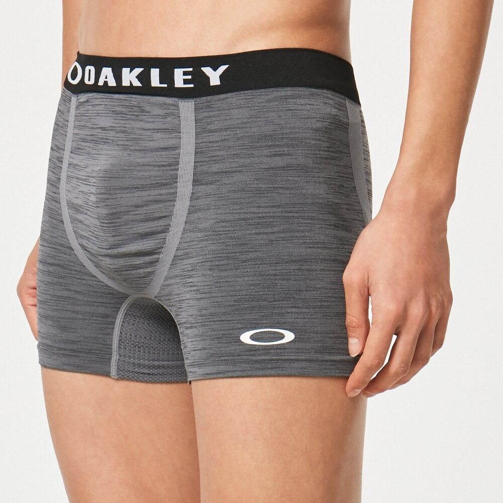 Oakley O-Fit Boxer Shorts NEW 31-33, Men's Fashion, Bottoms, New Underwear  on Carousell