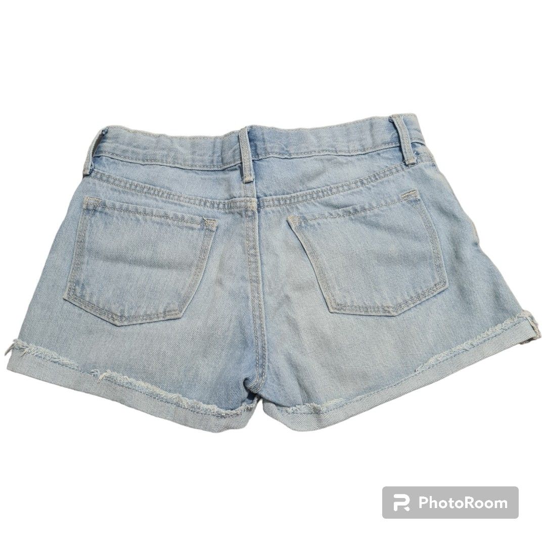 Old Navy Light Blue Shorts (Category: Shorts) located in Cainta. Submitted by declutter_mkondostyle (Listing ID 1267862400, Image 2). Description: Color: Light Blue Waist: 26in (actual), Size 12(tag) length: 10.5in Mid rise No issues ♡ All measurements are approximate. Will indicate if tag size or actual (medida size) ♡ Sorry for the shadow at the bottom left. ♡ Kindly consider that this is pre-loved, so please manage your expectations. Color may