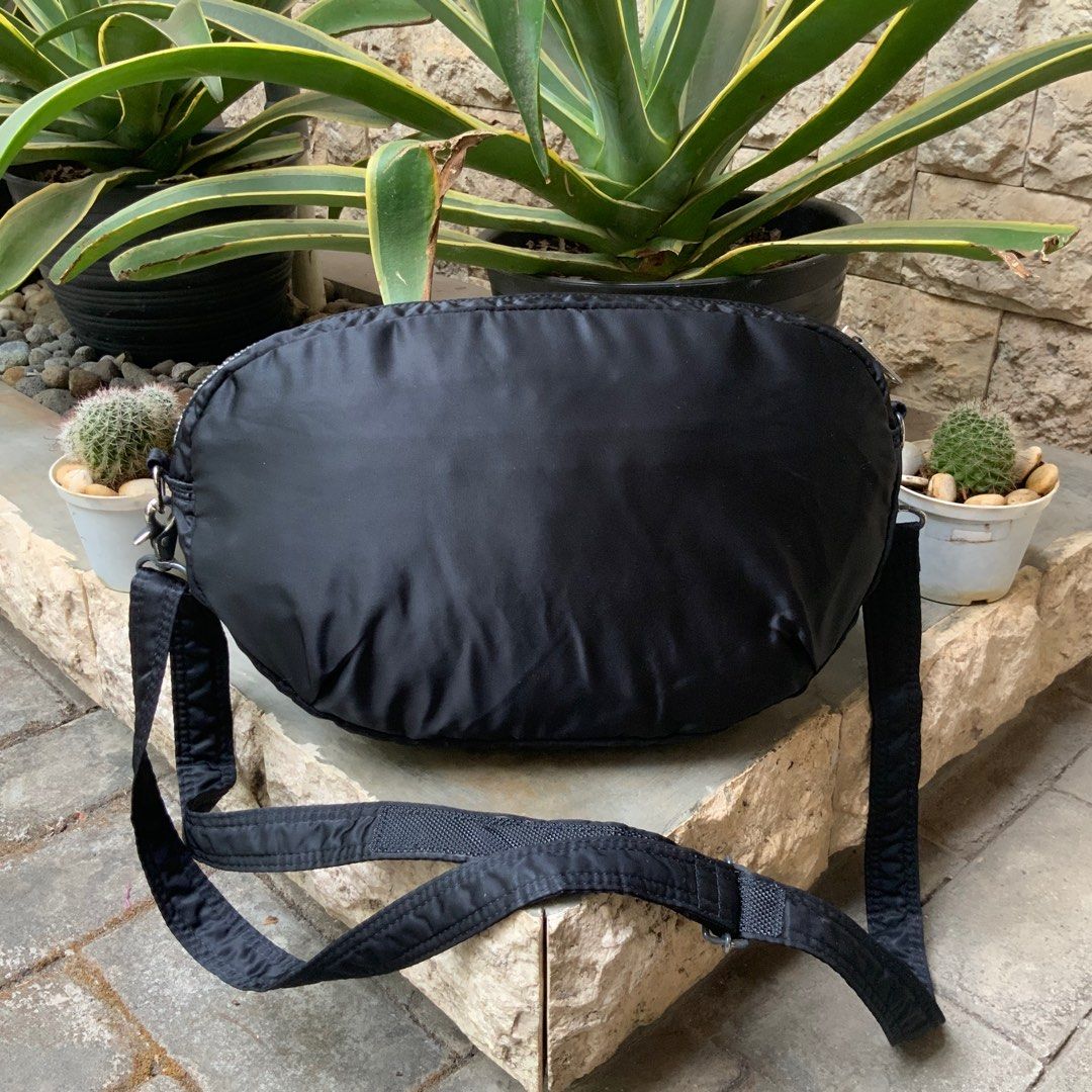 PORTER YOSHIDA & CO TANKER OVAL SHOULDER BAG BLACK, Fesyen Pria, Tas ...