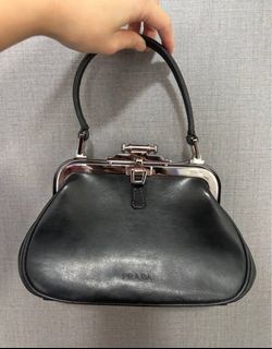 (Category: ) located in . Submitted by syeonnn (Listing ID 1267819748, Image 1). Description: .