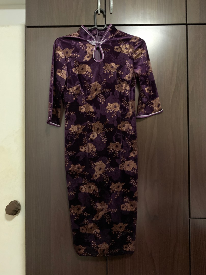 Cheongsam With Embroidered Flowers In Purple