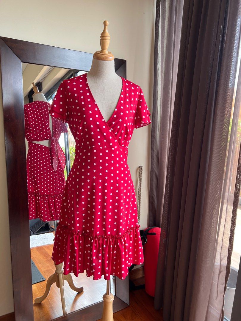 Red dress deals boutique discount