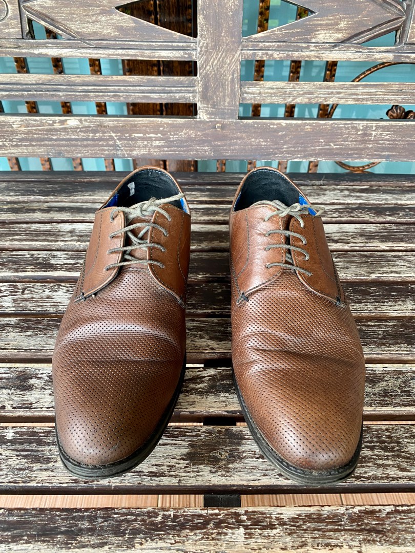 Red tape dress shoes top