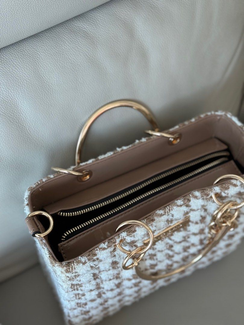 River Island dogtooth boucle tote bag in beige, 名牌, 手袋及銀包 Carousell