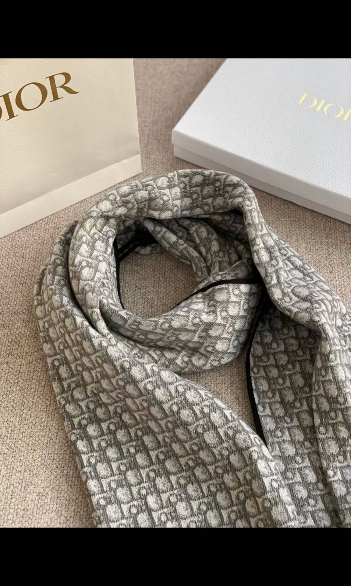 Scarf, 女裝, 孕婦衣服- Carousell