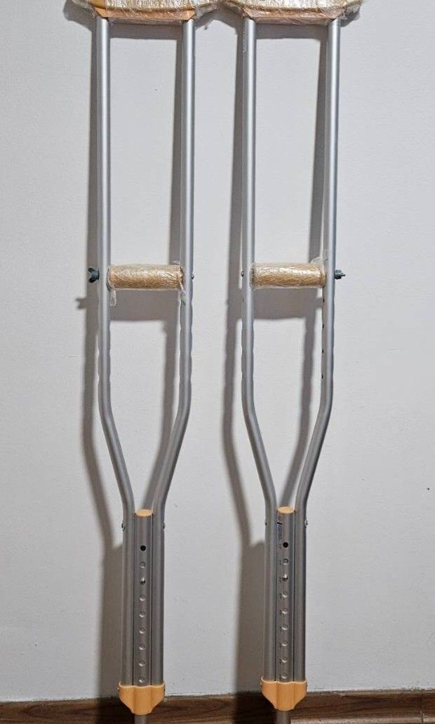 Shoulder Crutches for Adult (1 pair), Health & Nutrition, Assistive