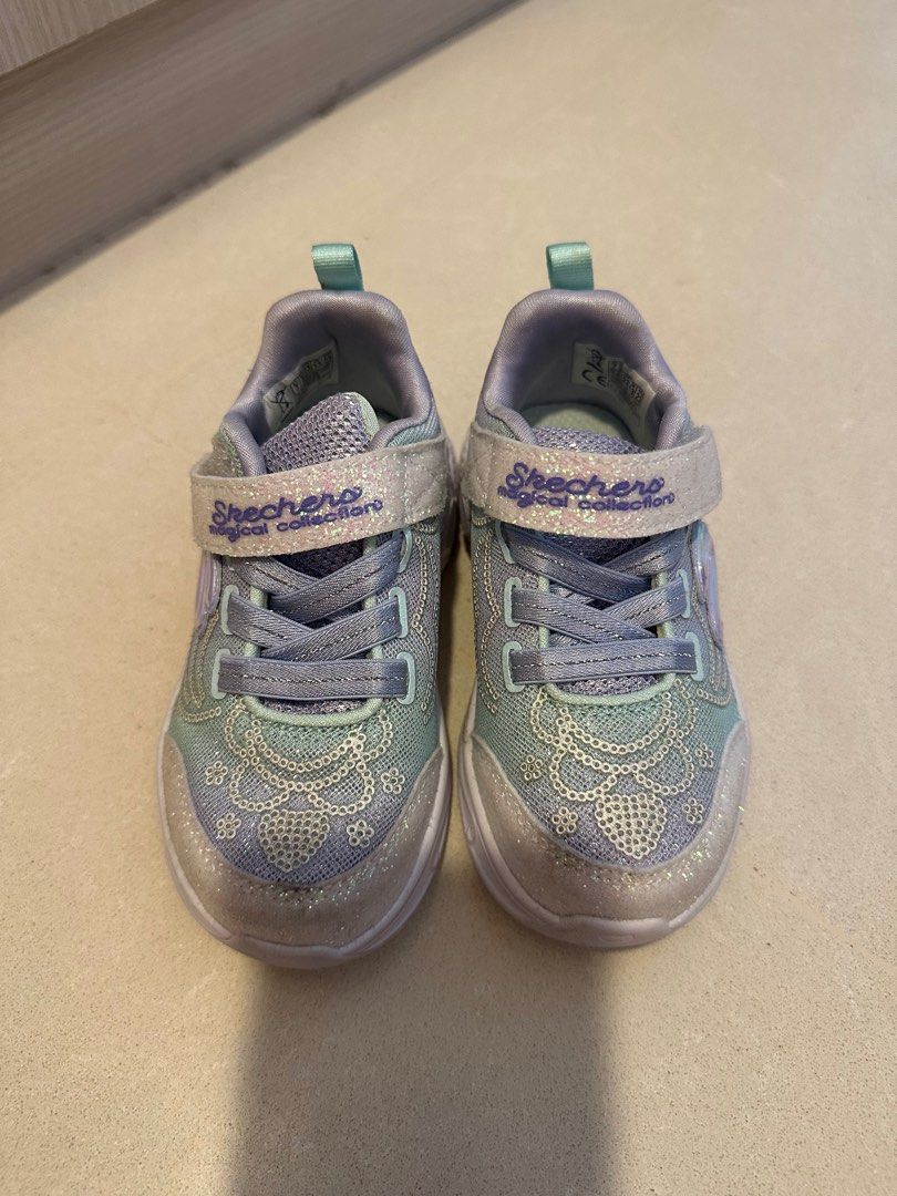 Girls skechers cheap size 3