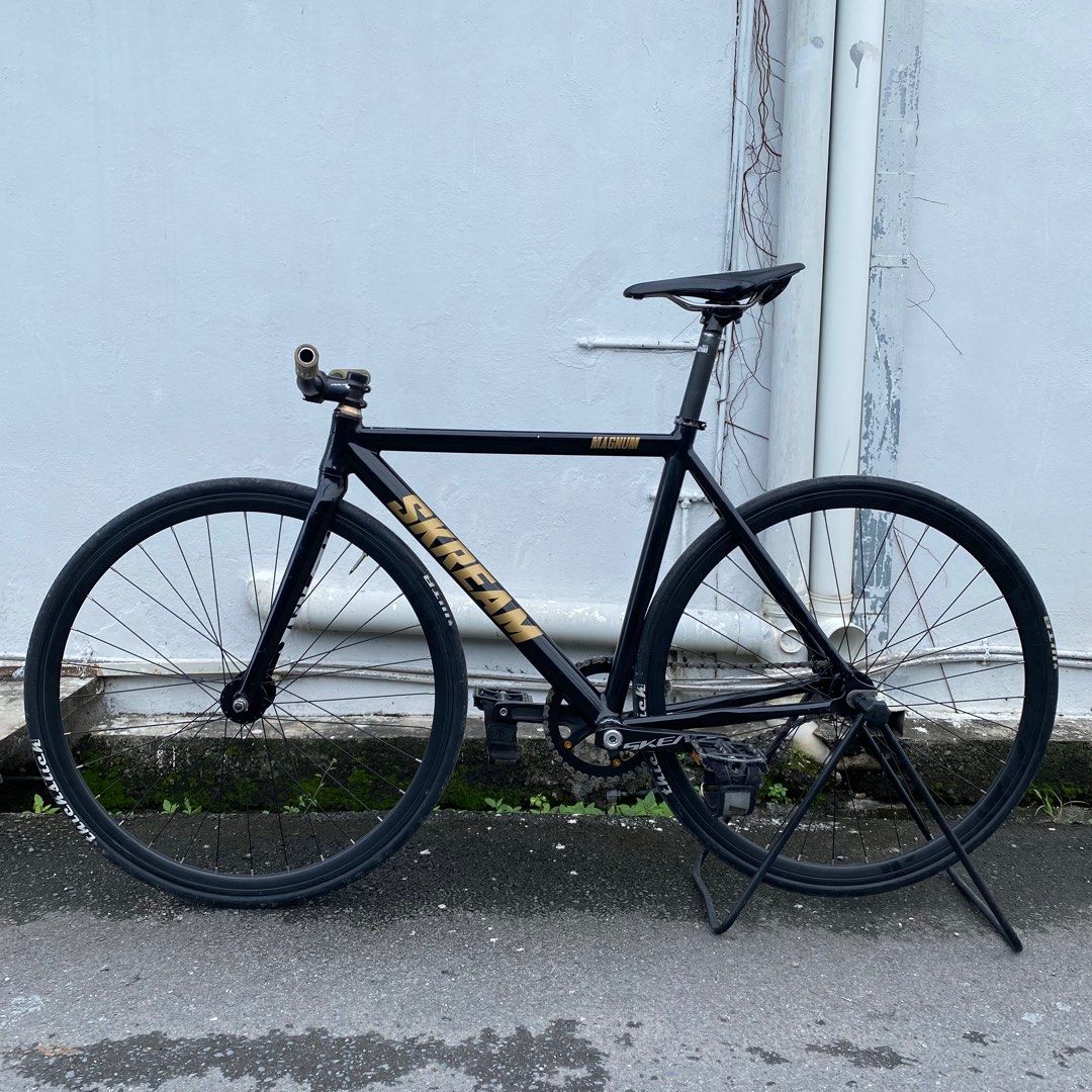 Full Bike Skream Magnum Fixed Gear Cinelli Fixie Sports Equipment
