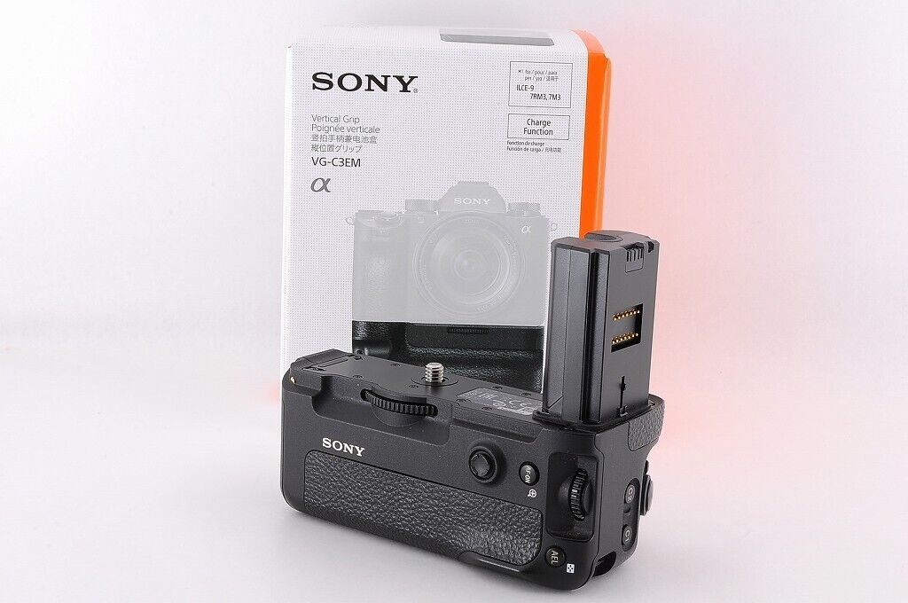 Sony VG-C3EM Vertical Grip, Photography, Photography Accessories