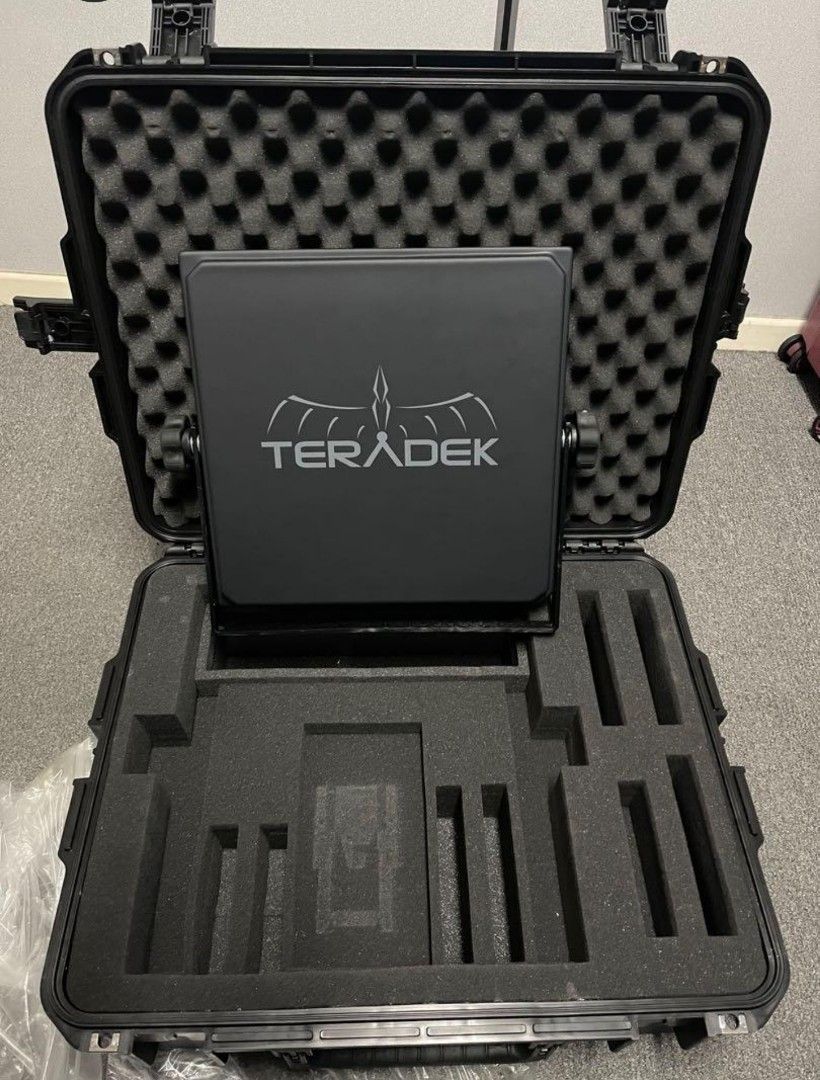 Teradek Antenna Array (Category: Other Photography Accessories) located in Singapore. Submitted by augustguy (Listing ID 1267936616, Image 1). Description: Cearing a brand new Teradek Wireless Video Panel Antenna With V mount plate and mount for Teradek Bolt Receiver. Never use before. Just open and check only. Comes with hard case and antenna cables. No warranty. pm to deal..