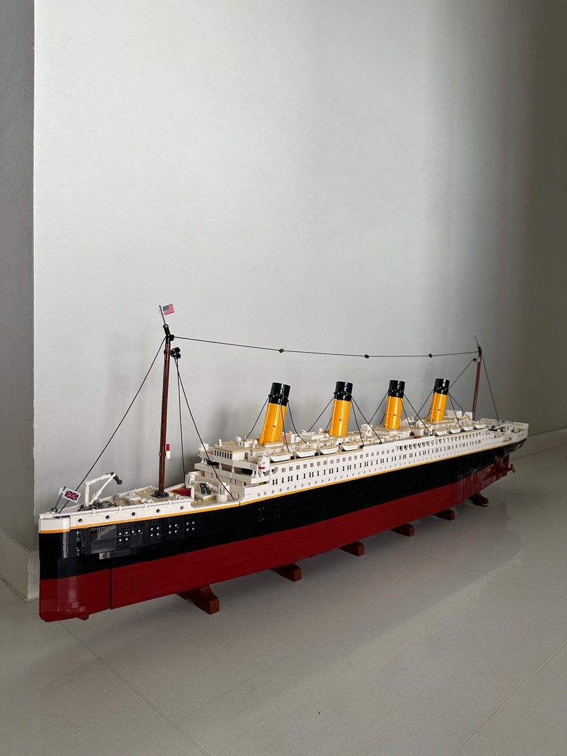 titanic made from legos