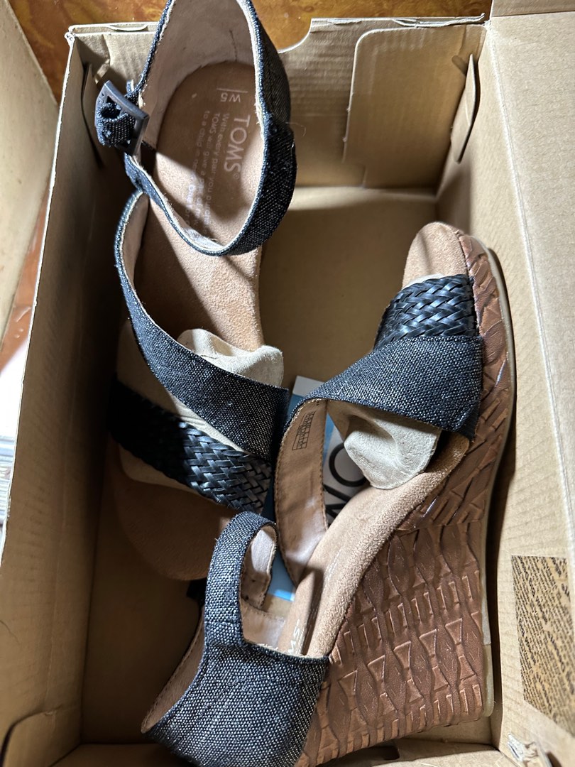 Toms wedge sandals brandnew with box