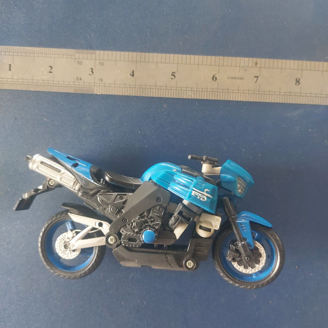 Transformers Chromia Suzuki B-King Deluxe (Category: Action & Battle Toys) located in Quezon City. Submitted by rongregang (Listing ID 1267774157, Image 1). Description: Transformers Chromia Suzuki B-King Deluxe Class Revenge of the Fallen Transforms into robot similar to arcee .