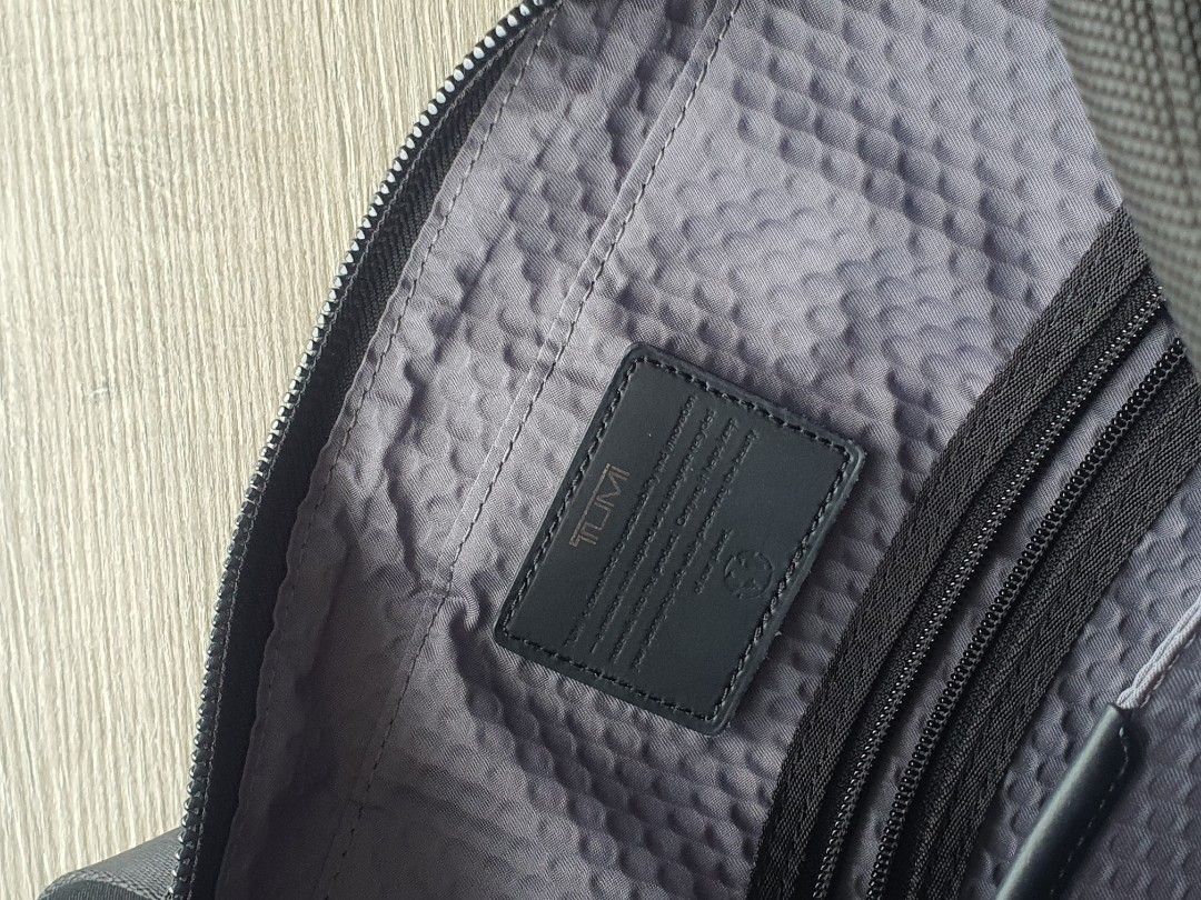 Tumi Liaison Tote Black, Men's Fashion, Bags, Backpacks on Carousell