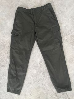 Uniqlo 墨綠色縮口褲