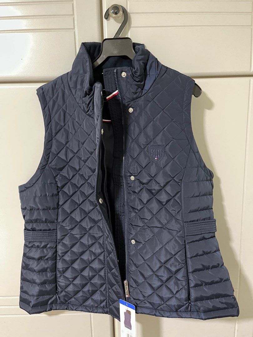 Vest (Category: Coats, Jackets and Outerwear) located in Singapore. Submitted by yuifaye (Listing ID 1267822321, Image 3). Description: Brand new Lady size L Slim look.