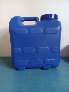 4 Gallon Water Container