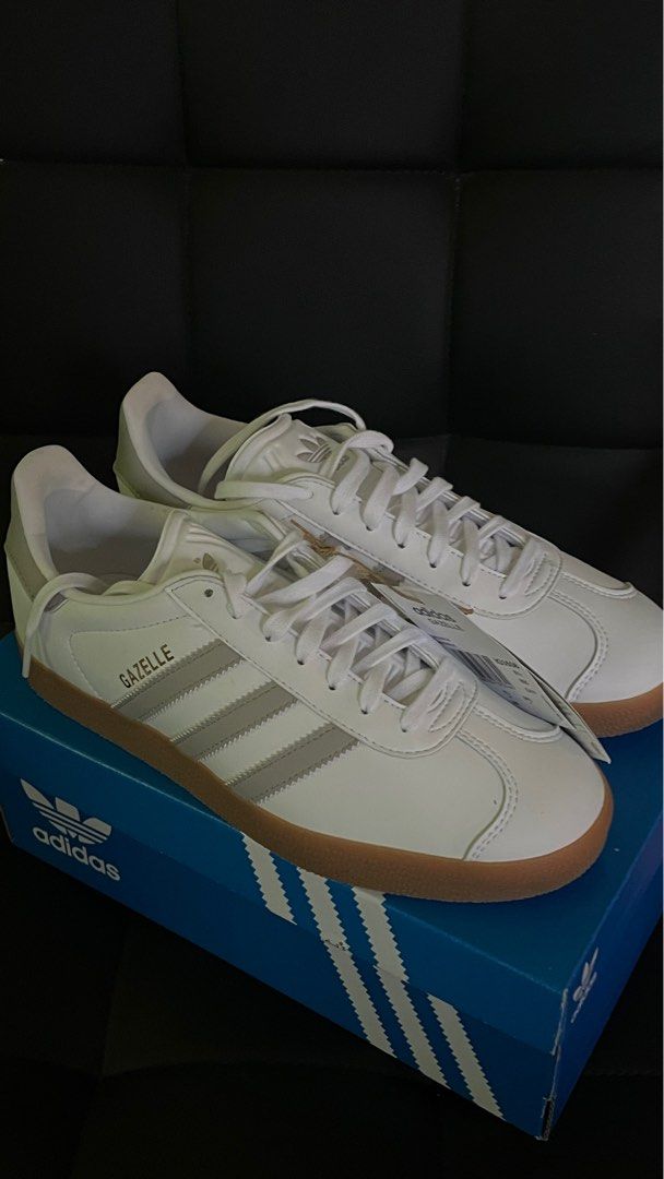 Adidas white gazelle mens sale deals