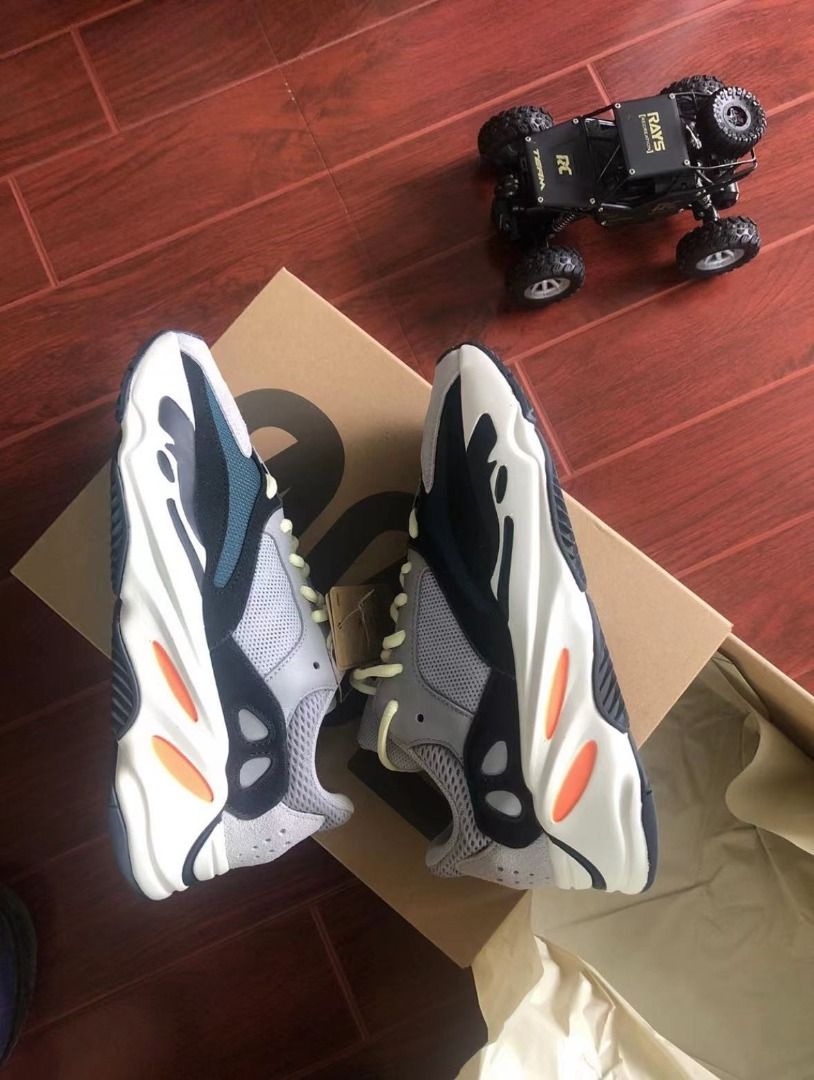 Adidas yeezy boost best sale 700 original