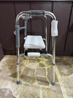 ADULT WALKER WITH SEAT