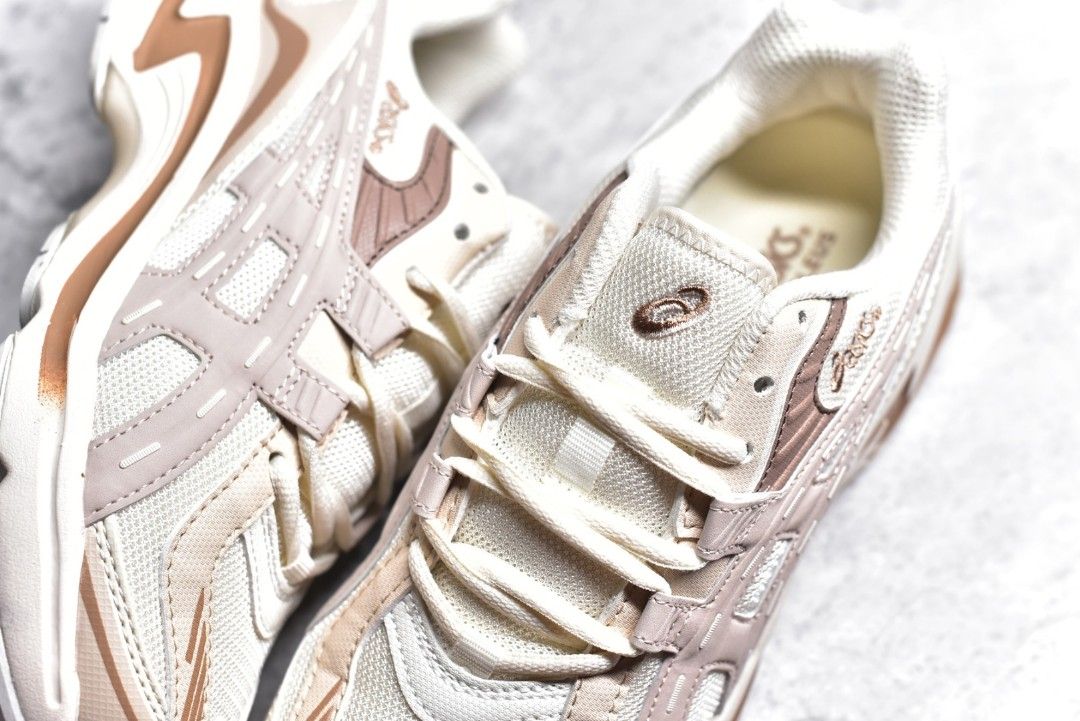 ASICS GEL PRELEUS Beige brown shoes