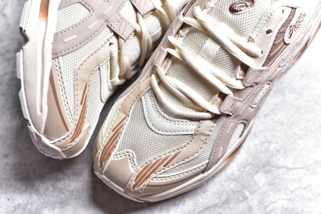 ASICS GEL PRELEUS Beige brown shoes
