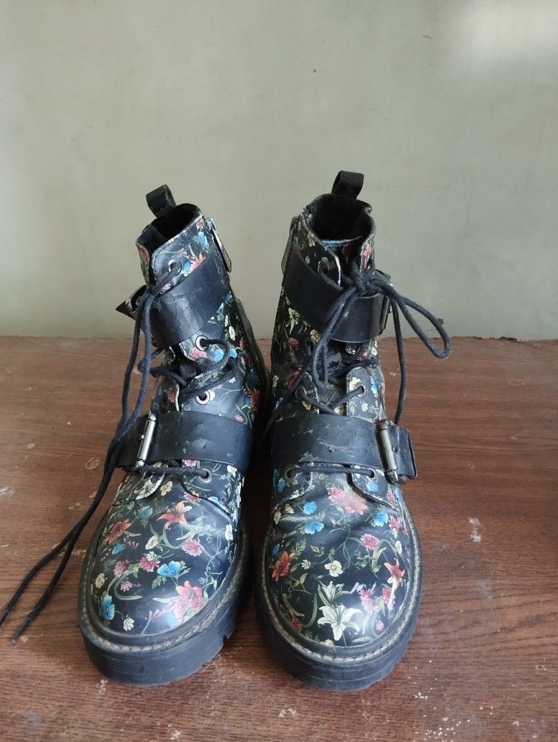 Astradivarius Floral Boots Women s Fashion Footwear Boots on Carousell
