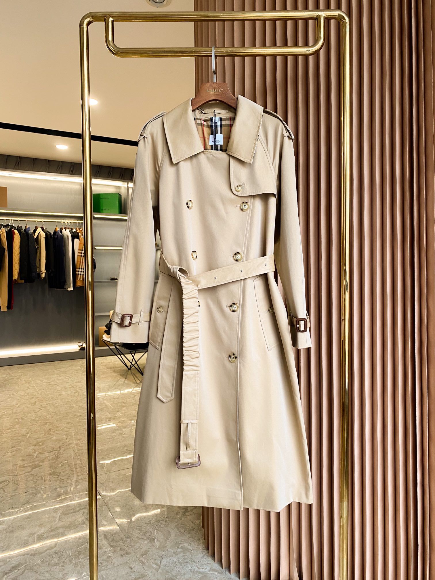 Authentic Burberry Cotton Gabardine Stacked Trench Coat Women s Fashion Coats Jackets and Outerwear on Carousell