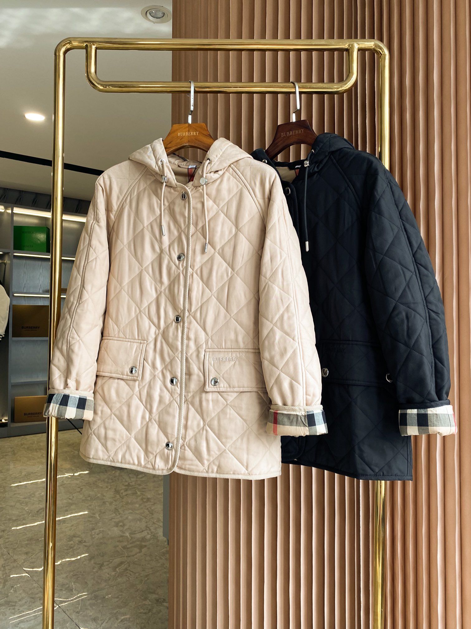 Authentic Burberry Diamond Quilted Temperature Control Hooded Jacket Two Colors