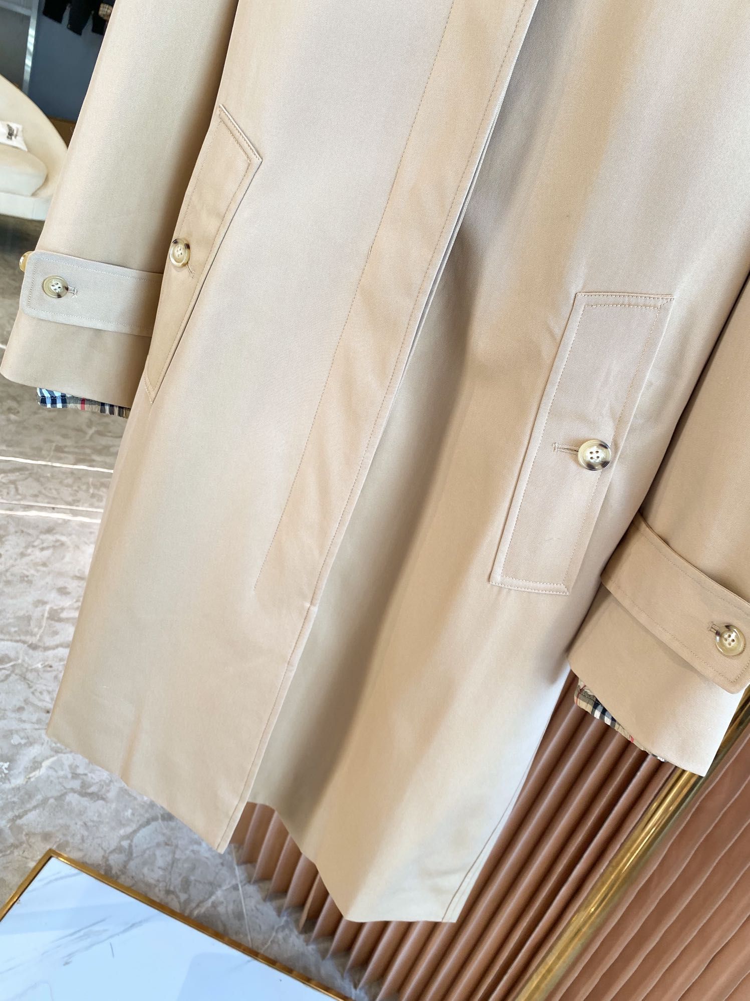 Burberry light coat 2025