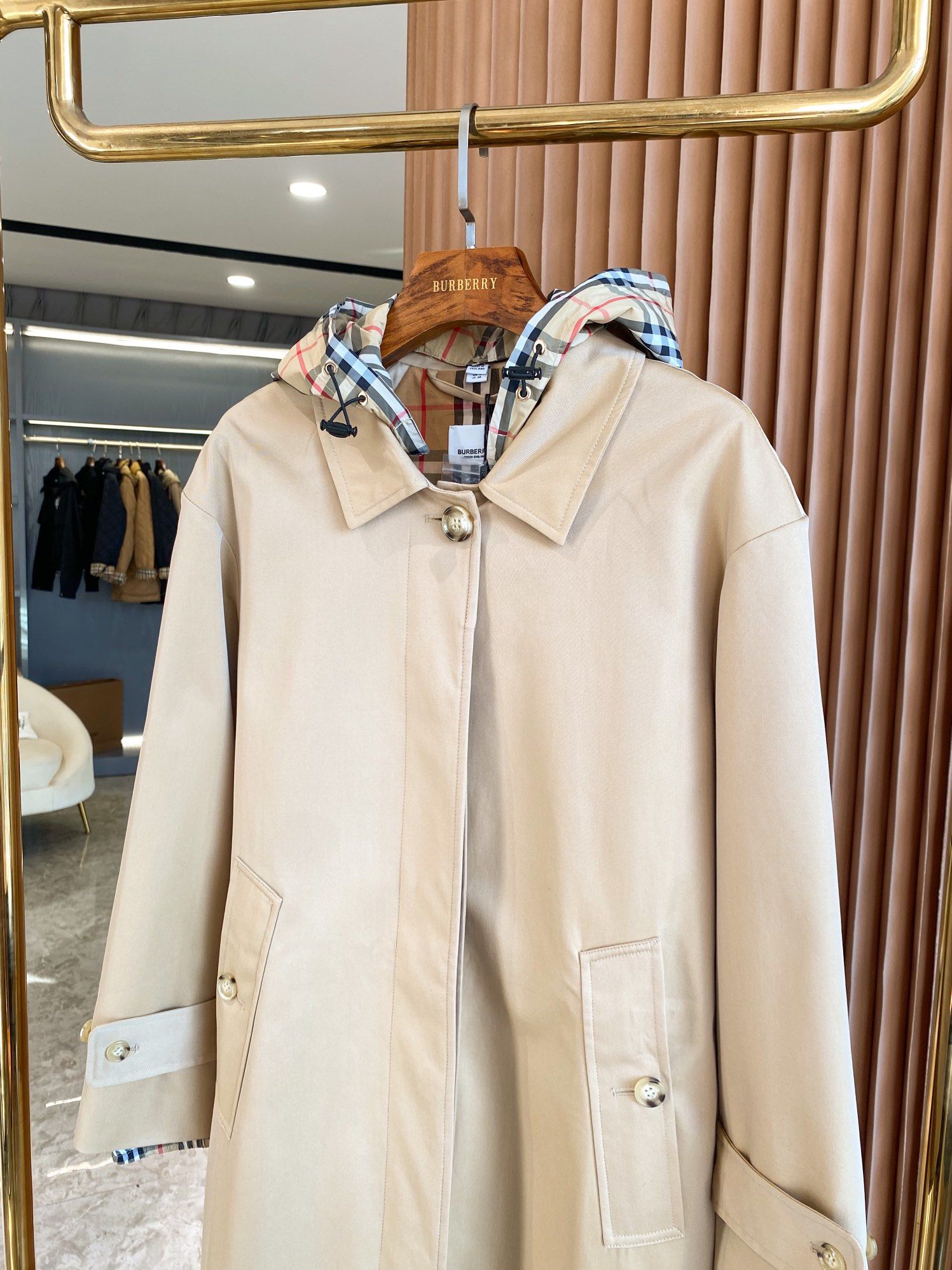 Burberry light coat hotsell