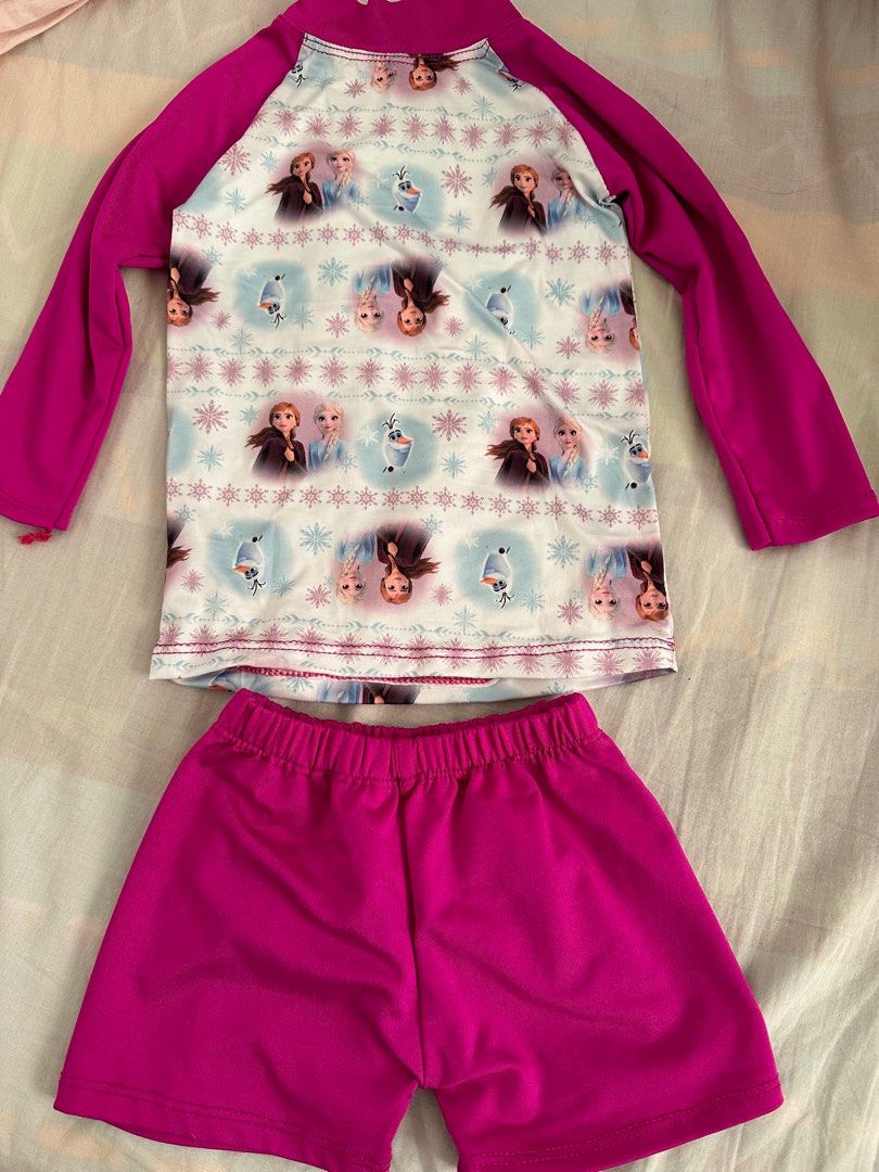 Baby rash guard (Category: Babies & Kids Fashion) located in Marilao. Submitted by agonold (Listing ID 1268023599, Image 1). Description: Baby rash guard Fits 1-2 years old Used once RFS : Outgrown.