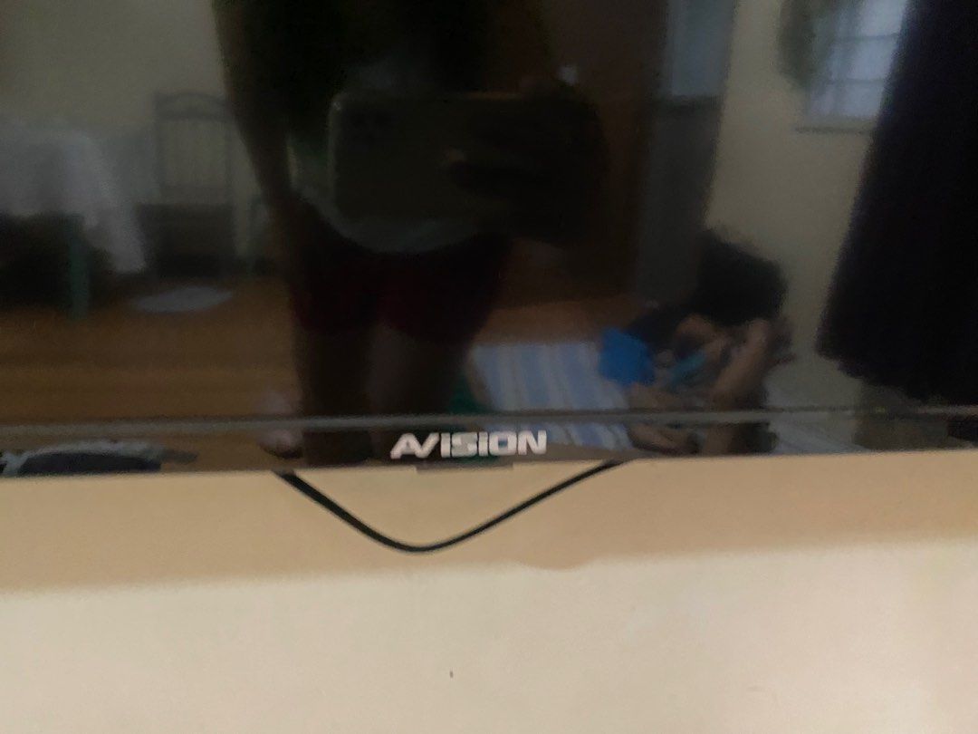 Broken TV Screen 55 inches (Category: TV) located in Manila. Submitted by bright_lamb (Listing ID 1268130192, Image 1). Description: Gumagana pa however nabasag yong screen kaya may error pag open pero pede pa pagawa 55 inches.