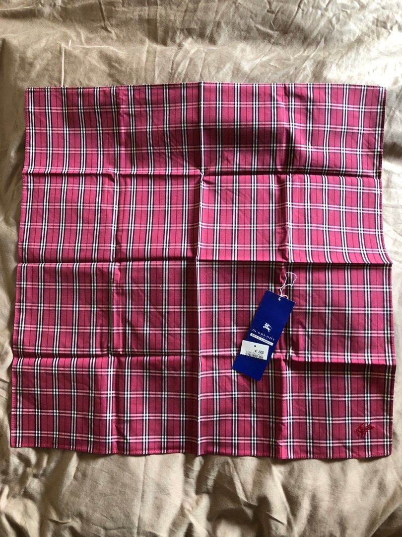 Burberry 方巾 - blue label （分類：飾物及配件）位於 Hong Kong。 由 trtsang 提交（商品編號 1267998495，圖片 2）。簡介： 。