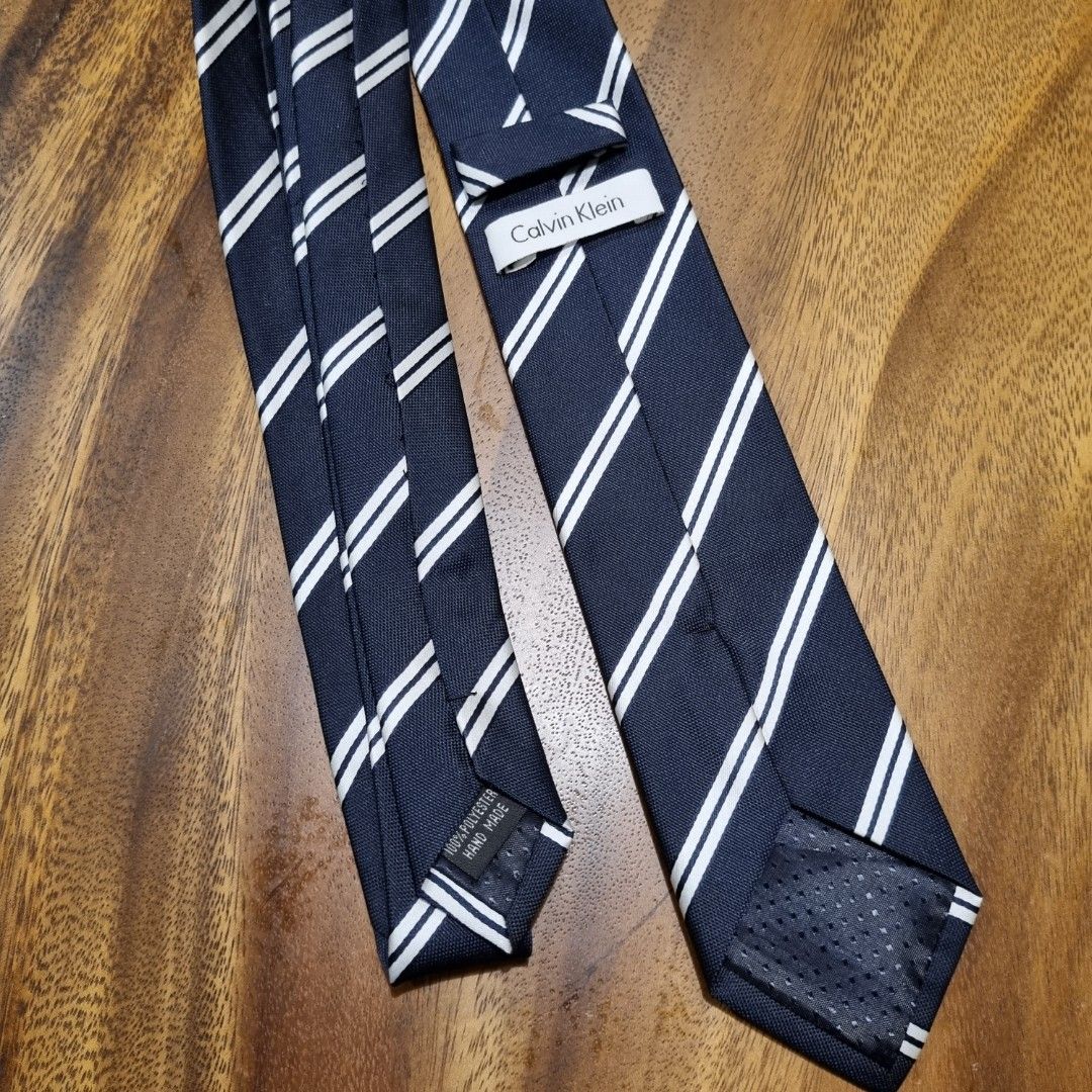 https://www.carousell.sg/p/calvin-klein-tie-1268063033/