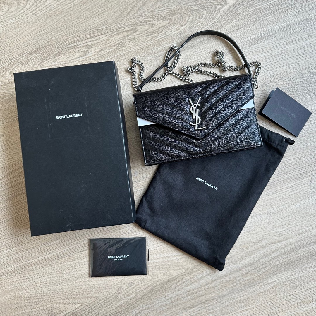 CASSANDRE ENVELOPE CHAIN WALLET IN GRAIN DE POUDRE LEATHER, Luxury