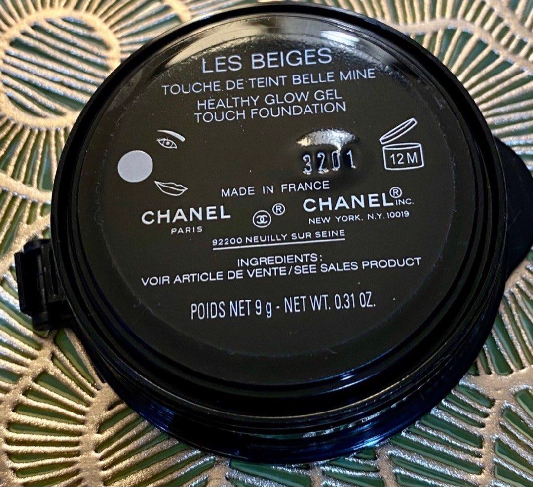 CHANEL Les Beiges Healthy Glow Gel Touch Foundation SPF 25 - No. 21, Beauty  & Personal Care, Face, Makeup on Carousell