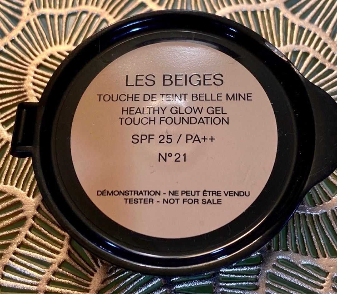 CHANEL Les Beiges Healthy Glow Gel Touch Foundation SPF 25 - No. 21, Beauty  & Personal Care, Face, Makeup on Carousell
