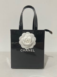 New 23C CHANEL Black White MAXI LARGE Shopping Deauville Tote RARE Bag  MICROCHIP