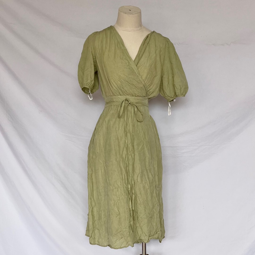 Classic Knee Length Green Wrapped Dress, Women's Fashion, Dresses ...