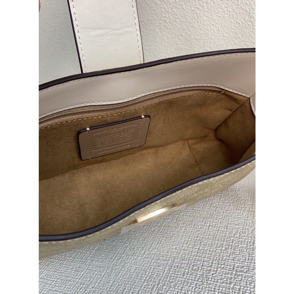 Coach Eliza shoulder bag (Category: Luxury Bags & Wallets) located in Las Pinas. Submitted by yhn_boutique (Listing ID 1268103373, Image 2). Description: New arrival Cod via lalamove/ grab -🛵 same day delivery J&T/LBC - pay today ship today Complete inclusions .